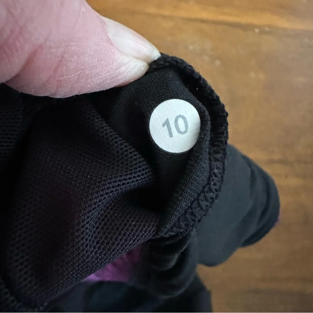 Lululemon Both Ways Fushia purple paisley black bra ladies size 10 NO‎ PADS